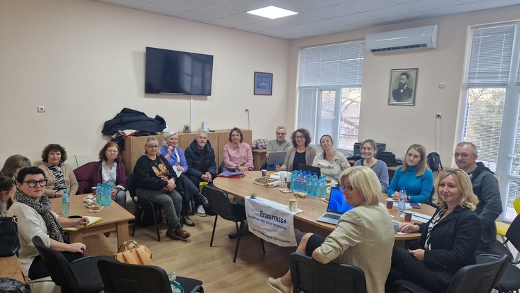 Réunion de travail à l'école de Saraya