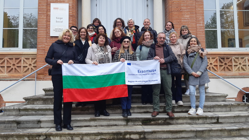 photo de groupe devant l'INSPE