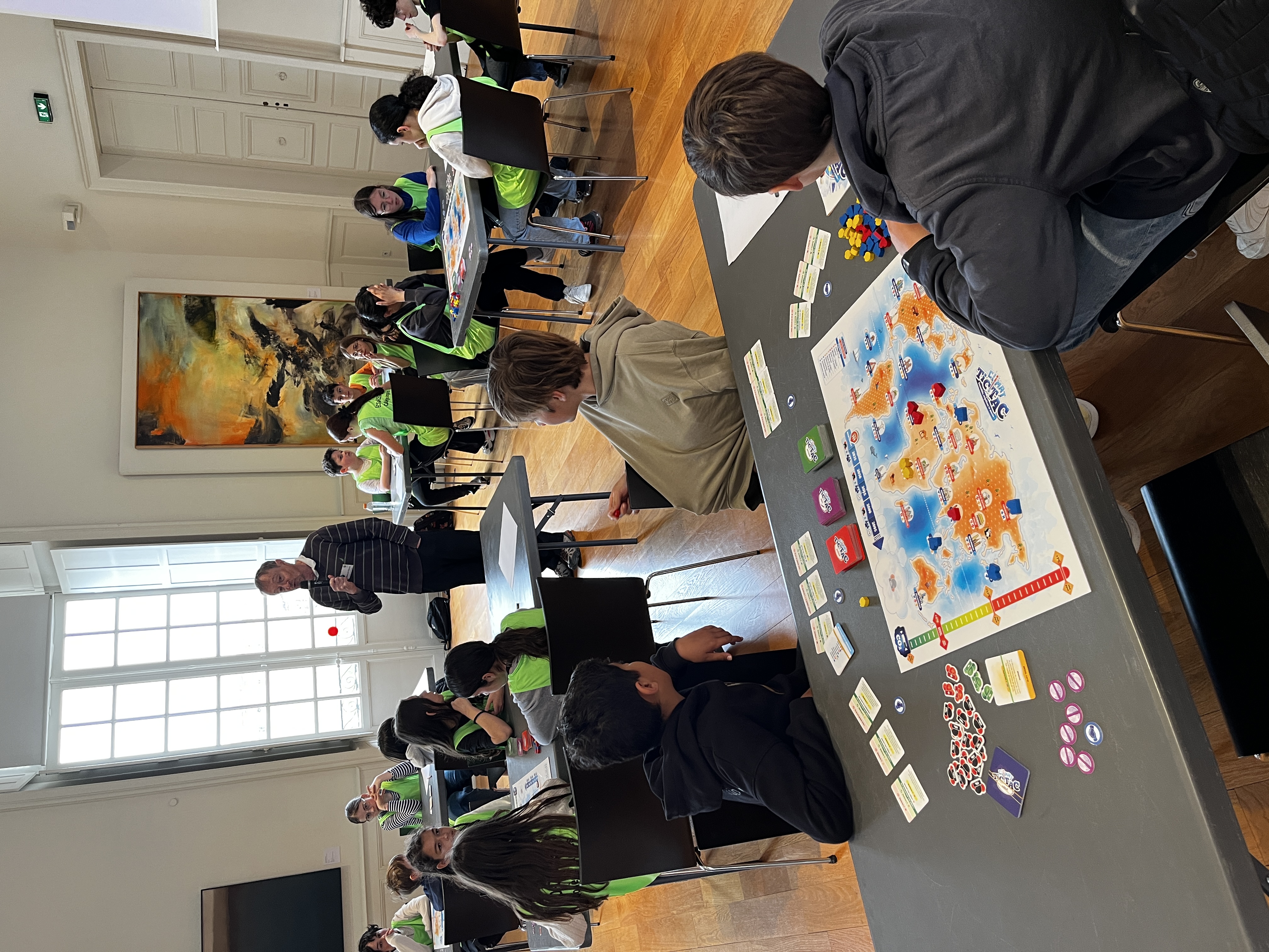 Elèves jouant à climat tic tac au MIB