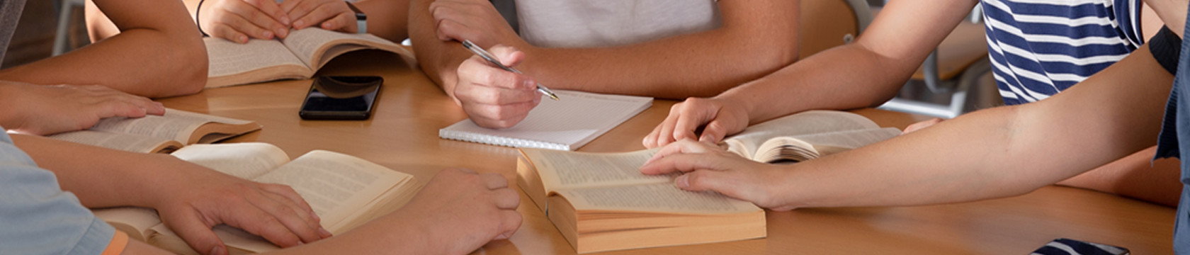 des élèves au travail photographie bannière