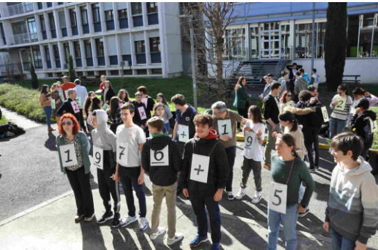photos des aspirants jouant au jeu du sandwich