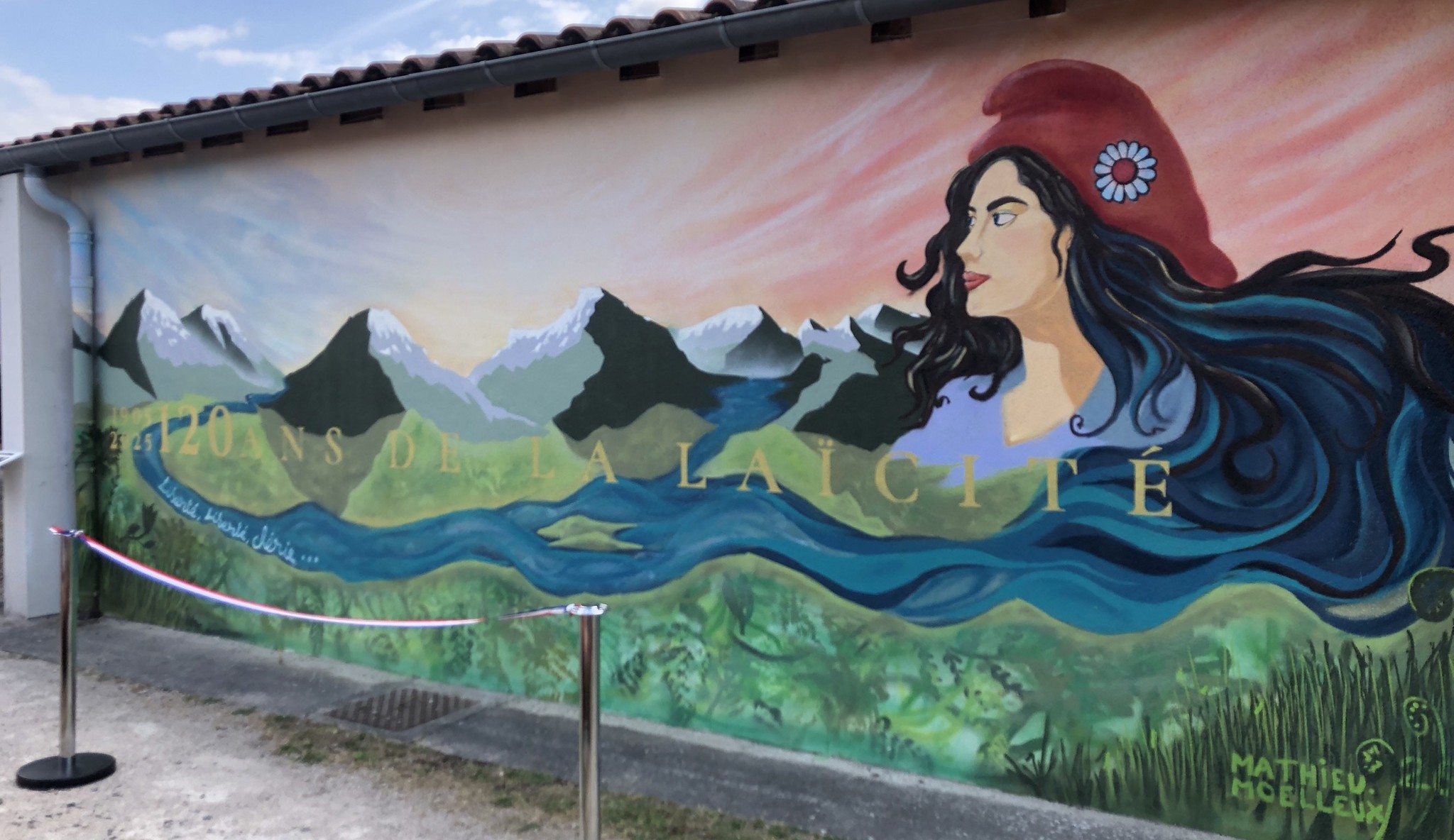 Fresque avec Marianne au dessus des paysages ariègeois