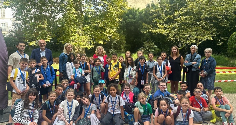 Les élèves de l'école Jean Boudou, reçus au Ministère, lors de leur voyage scolaire des jeux Paralympiques en septembre 2024.