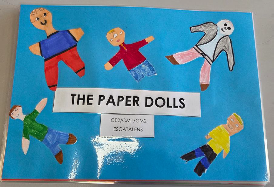 the paper dolls book Escatalens