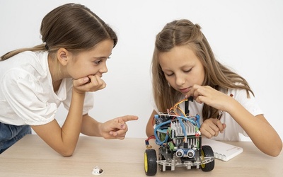 robot élèves filles